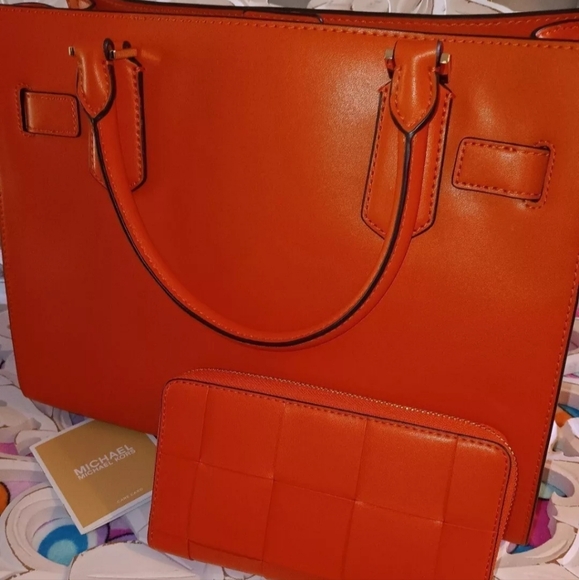 NEW! MICHAEL KORS MEDIUM HAMILTON SATCHEL W/ZIP AROUND WALLET/WRISTLET - Picture 3 of 6